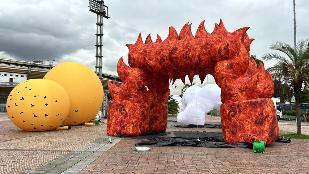 Producción de inflables gigantes para el Festival La Solar en Colombia