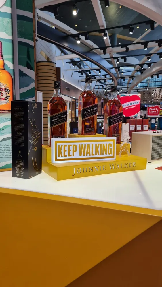 Experiencia de marca para Johnnie Walker en espacio retail desarrollada en Colombia